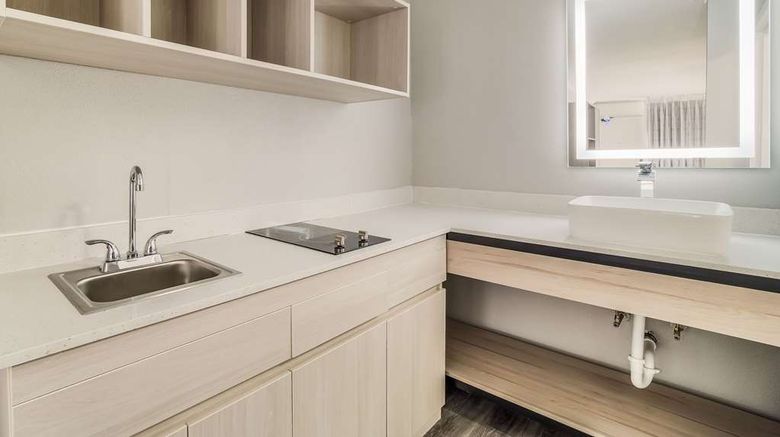 <b>MainStay Suites Florence Room</b>. Images powered by <a href="https://iceportal.shijigroup.com/" title="IcePortal" target="_blank">IcePortal</a>.