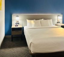 Comfort Inn & Suites Room