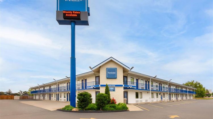 Travelodge by Wyndham Madison Heights Exterior