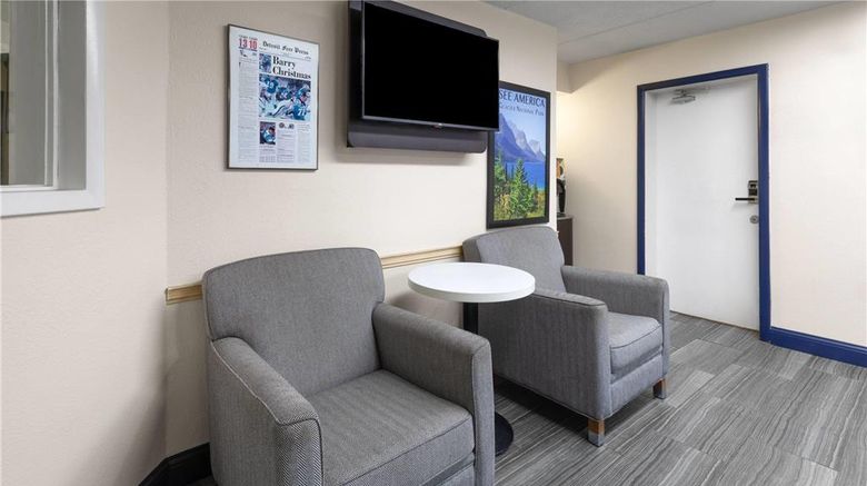 <b>Travelodge by Wyndham Madison Heights Lobby</b>. Images powered by <a href="https://iceportal.shijigroup.com/" title="IcePortal" target="_blank">IcePortal</a>.
