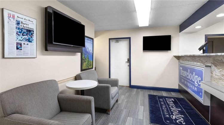 Travelodge by Wyndham Madison Heights Lobby