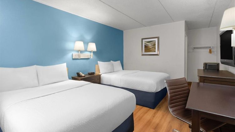 Travelodge by Wyndham Madison Heights Room