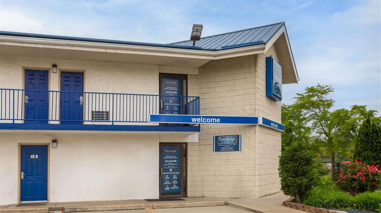 Travelodge by Wyndham Madison Heights Exterior