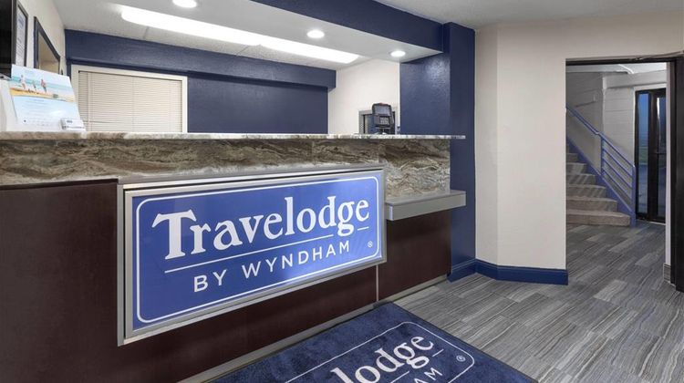Travelodge by Wyndham Madison Heights Lobby