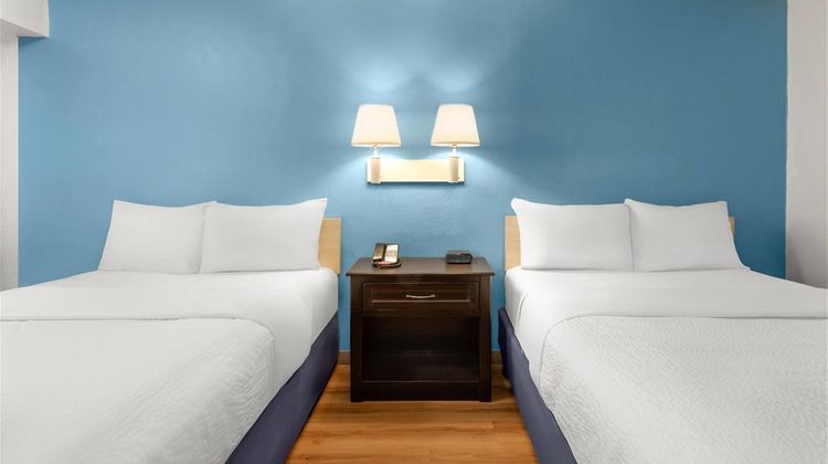 Travelodge by Wyndham Madison Heights Room