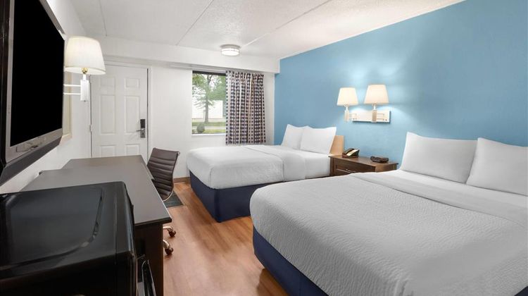 Travelodge by Wyndham Madison Heights Room