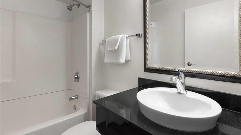 <b>Travelodge by Wyndham Madison Heights Room</b>. Images powered by <a href="https://iceportal.shijigroup.com/" title="IcePortal" target="_blank">IcePortal</a>.