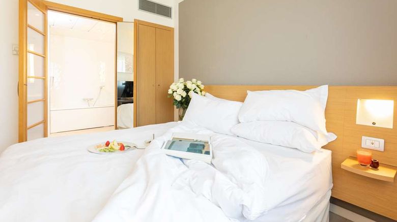 <b>Living Place Hotel Bologna Suite</b>. Images powered by <a href="https://iceportal.shijigroup.com/" title="IcePortal" target="_blank">IcePortal</a>.