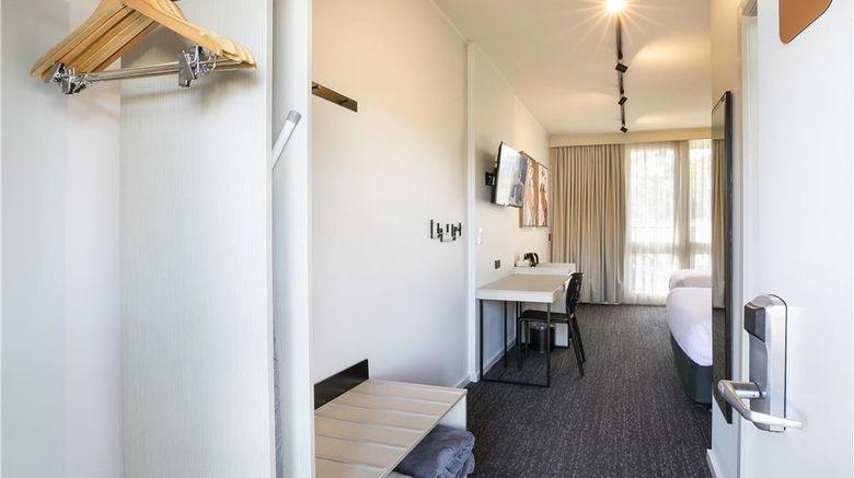 <b>Nightcap at Sandown Park Hotel Room</b>. Images powered by <a href="https://iceportal.shijigroup.com/" title="IcePortal" target="_blank">IcePortal</a>.