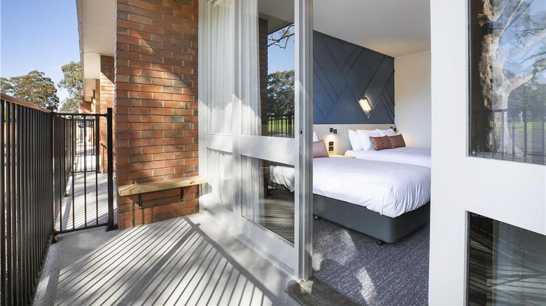 <b>Nightcap at Sandown Park Hotel Room</b>. Images powered by <a href="https://iceportal.shijigroup.com/" title="IcePortal" target="_blank">IcePortal</a>.