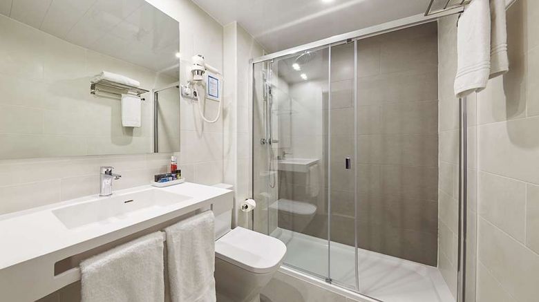 <b>Barcelona Century Hotel Room</b>. Images powered by <a href="https://iceportal.shijigroup.com/" title="IcePortal" target="_blank">IcePortal</a>.