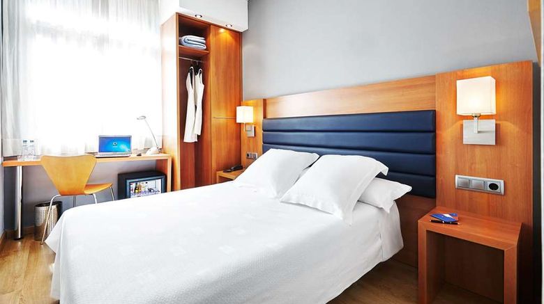 <b>Barcelona Century Hotel Room</b>. Images powered by <a href="https://iceportal.shijigroup.com/" title="IcePortal" target="_blank">IcePortal</a>.