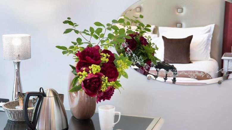 <b>Hotel Plaza Elysees Restaurant</b>. Images powered by <a href="https://iceportal.shijigroup.com/" title="IcePortal" target="_blank">IcePortal</a>.