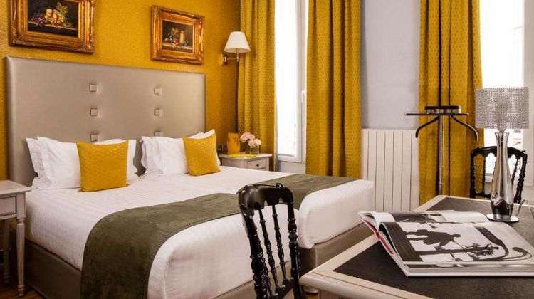 Hotel Plaza Elysees Room