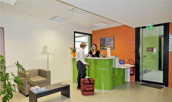 Odalys Les Jardins des Lettres Tours Lobby