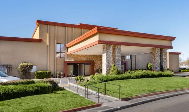 Wyndham Sacramento Exterior