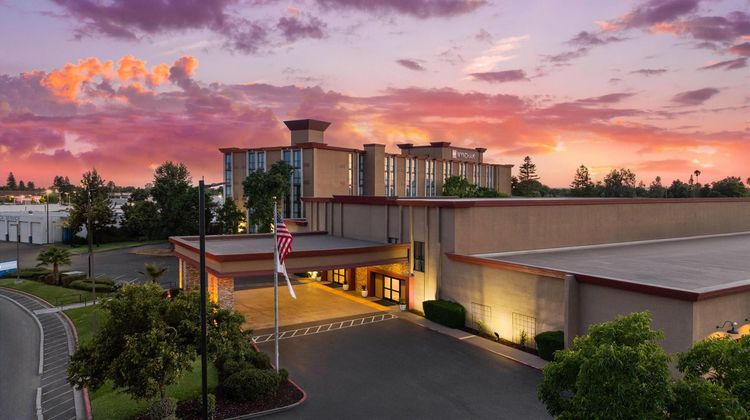 Wyndham Sacramento Exterior