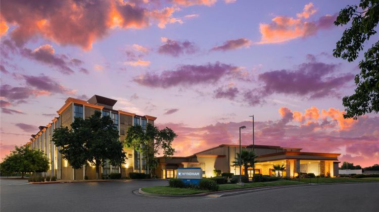 Wyndham Sacramento Exterior