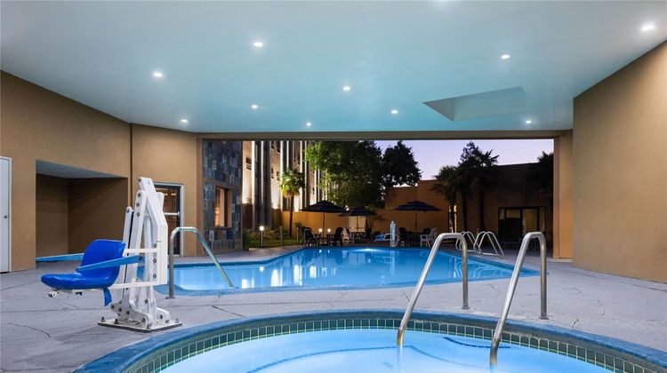 Wyndham Sacramento Pool