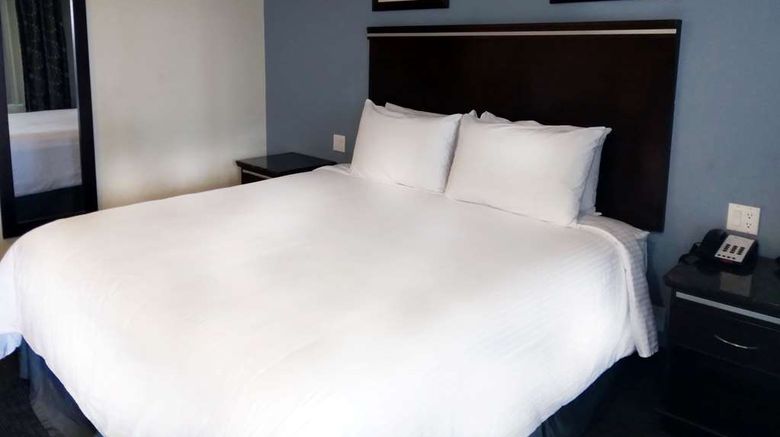 <b>SureStay by BW Chula Vista San Diego Bay Room</b>. Images powered by <a href="https://iceportal.shijigroup.com/" title="IcePortal" target="_blank">IcePortal</a>.