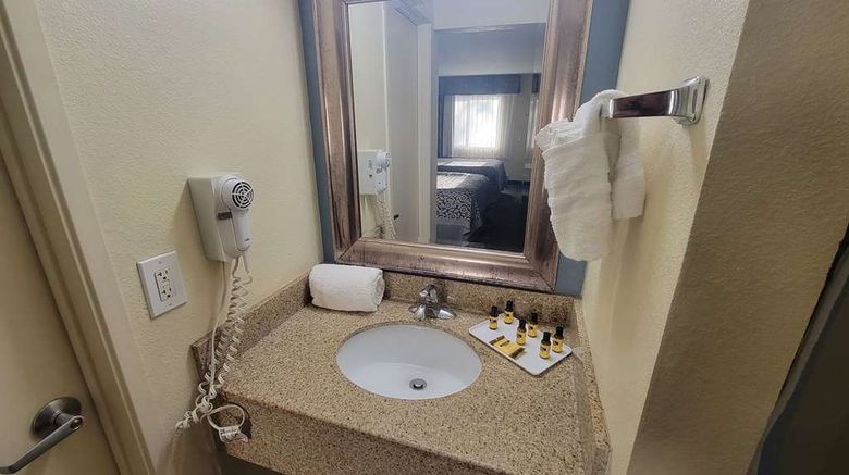 <b>SureStay by BW Chula Vista San Diego Bay Room</b>. Images powered by <a href="https://iceportal.shijigroup.com/" title="IcePortal" target="_blank">IcePortal</a>.