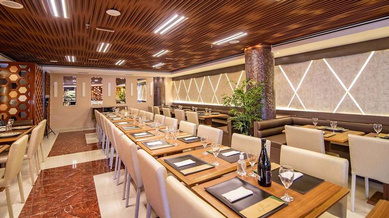 <b>Ramada by Wyndham Manaus Torres Center Restaurant</b>. Images powered by <a href="https://iceportal.shijigroup.com/" title="IcePortal" target="_blank">IcePortal</a>.
