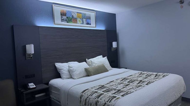 <b>Baymont by Wyndham Dayton North Room</b>. Images powered by <a href="https://iceportal.shijigroup.com/" title="IcePortal" target="_blank">IcePortal</a>.