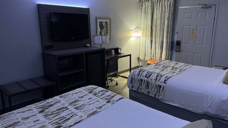 <b>Baymont by Wyndham Dayton North Room</b>. Images powered by <a href="https://iceportal.shijigroup.com/" title="IcePortal" target="_blank">IcePortal</a>.