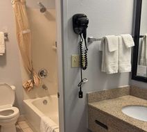 Baymont by Wyndham Dayton North Room