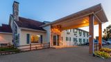 Super 8 by Wyndham Berlin WI Exterior