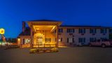 Super 8 by Wyndham Berlin WI Exterior