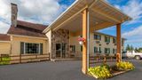 Super 8 by Wyndham Berlin WI Exterior