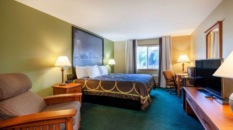 Super 8 by Wyndham Berlin WI Room