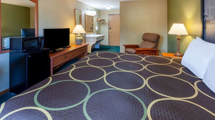 Super 8 by Wyndham Berlin WI Room