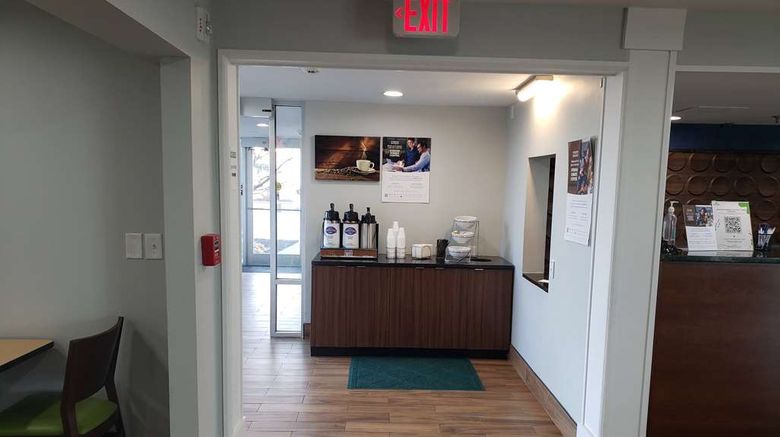 <b>Wingate by Wyndham Dayton North Lobby</b>. Images powered by <a href="https://iceportal.shijigroup.com/" title="IcePortal" target="_blank">IcePortal</a>.