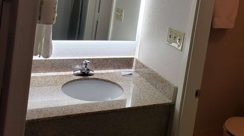 <b>Wingate by Wyndham Dayton North Room</b>. Images powered by <a href="https://iceportal.shijigroup.com/" title="IcePortal" target="_blank">IcePortal</a>.