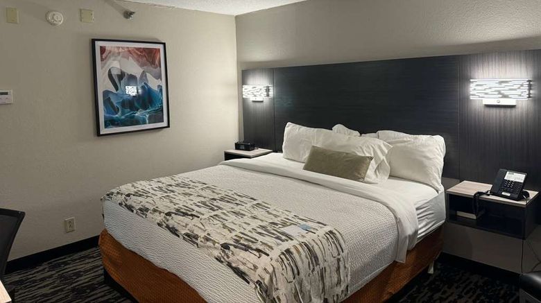 <b>Wingate by Wyndham Dayton North Room</b>. Images powered by <a href="https://iceportal.shijigroup.com/" title="IcePortal" target="_blank">IcePortal</a>.