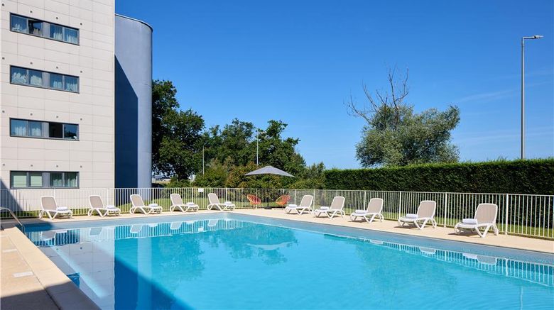 <b>Zenitude Bordeaux Airport Residence Pool</b>. Images powered by <a href="https://iceportal.shijigroup.com/" title="IcePortal" target="_blank">IcePortal</a>.
