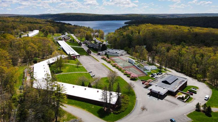 Cove Haven Resort Exterior