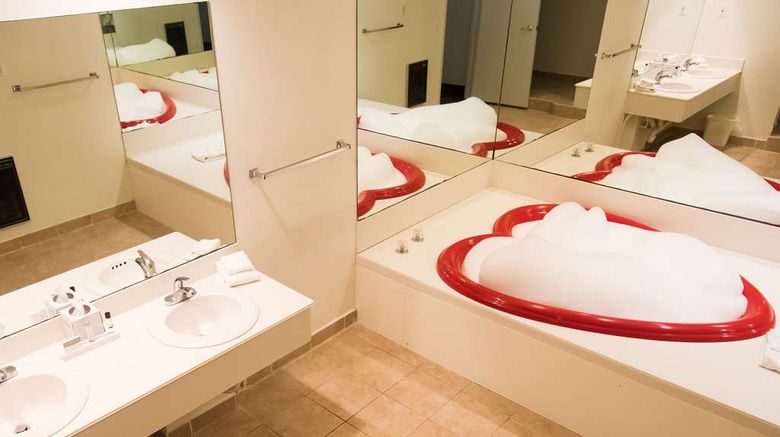 <b>Cove Haven Resort Room</b>. Images powered by <a href="https://iceportal.shijigroup.com/" title="IcePortal" target="_blank">IcePortal</a>.