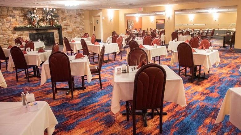<b>Paradise Stream Resort Restaurant</b>. Images powered by <a href="https://iceportal.shijigroup.com/" title="IcePortal" target="_blank">IcePortal</a>.