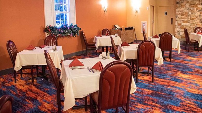 <b>Paradise Stream Resort Restaurant</b>. Images powered by <a href="https://iceportal.shijigroup.com/" title="IcePortal" target="_blank">IcePortal</a>.