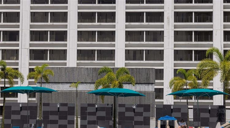 Novotel Living Singapore Orchard Pool