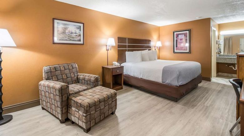 <b>Econo Lodge Room</b>. Images powered by <a href="https://iceportal.shijigroup.com/" title="IcePortal" target="_blank">IcePortal</a>.