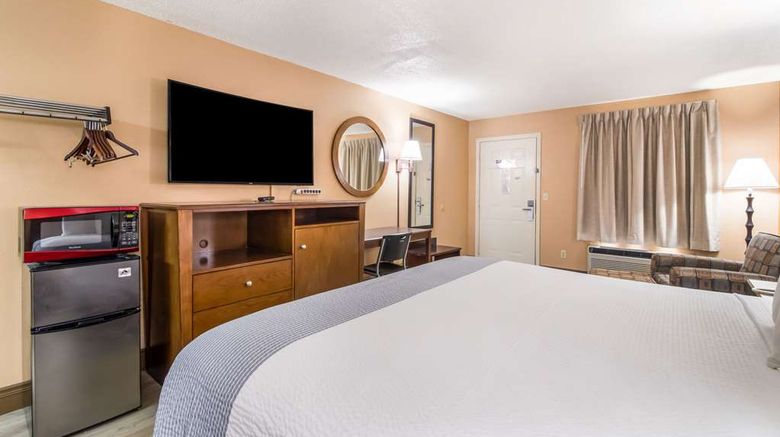 <b>Econo Lodge Room</b>. Images powered by <a href="https://iceportal.shijigroup.com/" title="IcePortal" target="_blank">IcePortal</a>.