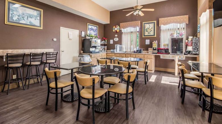<b>Econo Lodge Lobby</b>. Images powered by <a href="https://iceportal.shijigroup.com/" title="IcePortal" target="_blank">IcePortal</a>.
