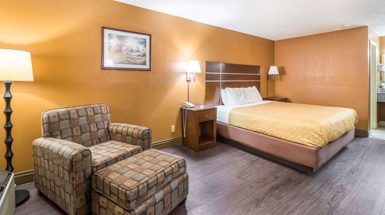 <b>Econo Lodge Room</b>. Images powered by <a href="https://iceportal.shijigroup.com/" title="IcePortal" target="_blank">IcePortal</a>.