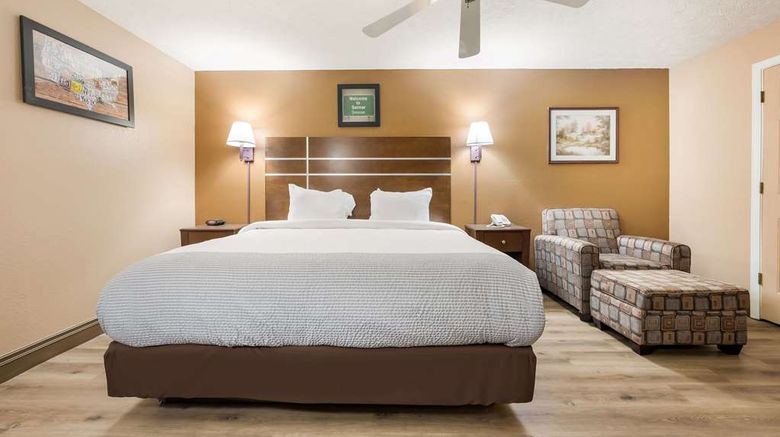 <b>Econo Lodge Suite</b>. Images powered by <a href="https://iceportal.shijigroup.com/" title="IcePortal" target="_blank">IcePortal</a>.