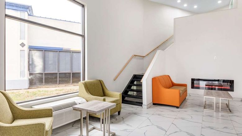<b>Quality Inn & Suites Lobby</b>. Images powered by <a href="https://iceportal.shijigroup.com/" title="IcePortal" target="_blank">IcePortal</a>.