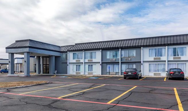 Quality Inn & Suites Exterior